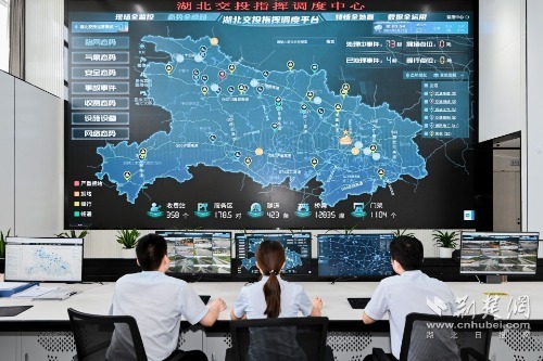 7.建成湖北交投智慧調(diào)度中心，接入全省6000多公里高速路段、1.5萬余路監(jiān)控視頻圖像，實現(xiàn)路網(wǎng)態(tài)勢全感知.jpg.jpg